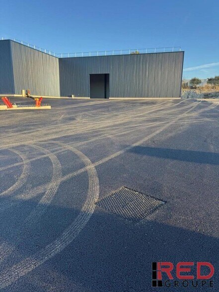 Industrial in Lambesc for lease - Building Photo - Image 3 of 5