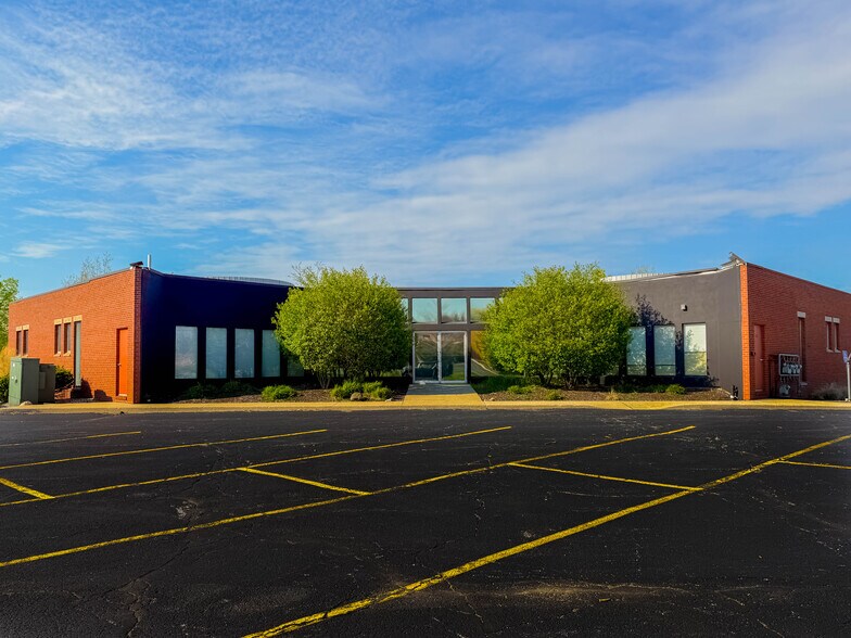 600 Vale Park Rd, Valparaiso, IN for lease - Building Photo - Image 1 of 22