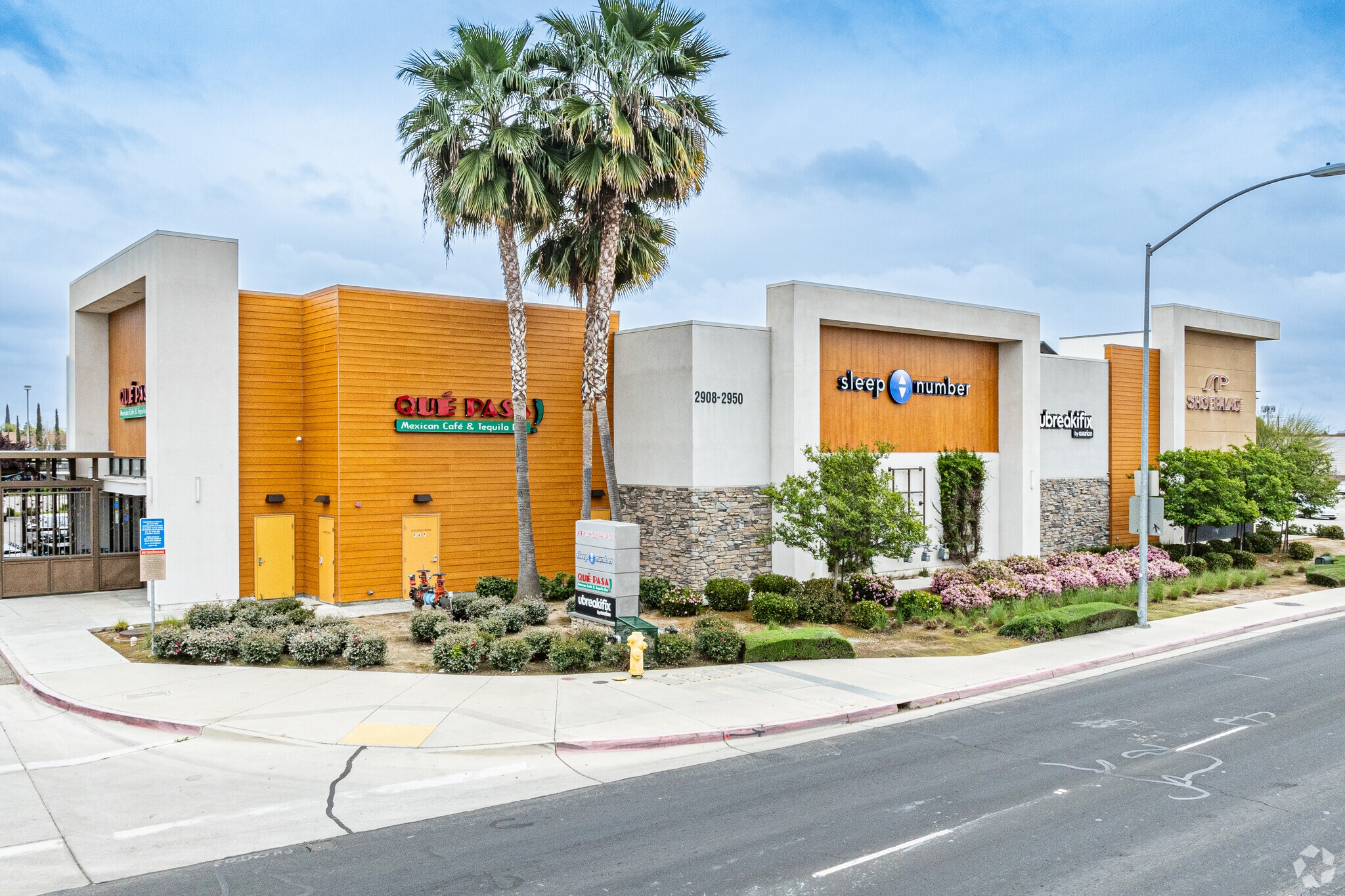 2908-2950 S Mooney Blvd, Visalia, CA for sale Primary Photo- Image 1 of 39