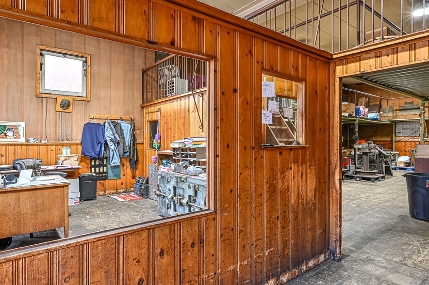 242 Merchant St, Ambridge, PA for sale - Building Photo - Image 3 of 23