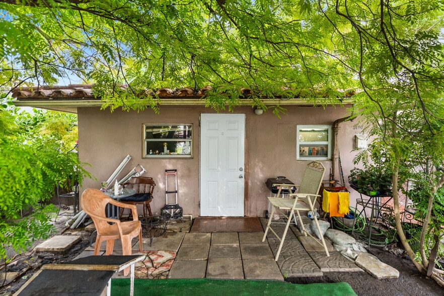 1490 Oakwood Dr, Miami Springs, FL à vendre - Photo du bâtiment - Image 3 de 23