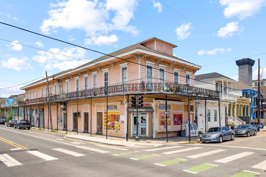 MIXED-USE RESIDENTIAL PORTFOLIO portefeuille de 2 propriétés à vendre sur LoopNet.ca - Photo du bâtiment - Image 2 de 14