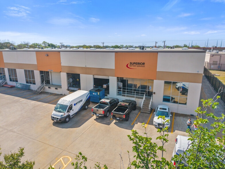 13777 Bee St, Farmers Branch, TX for lease - Building Photo - Image 2 of 11