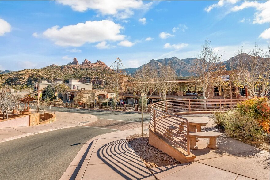 321 N State Route 89A, Sedona, AZ à vendre - Photo du bâtiment - Image 2 de 13