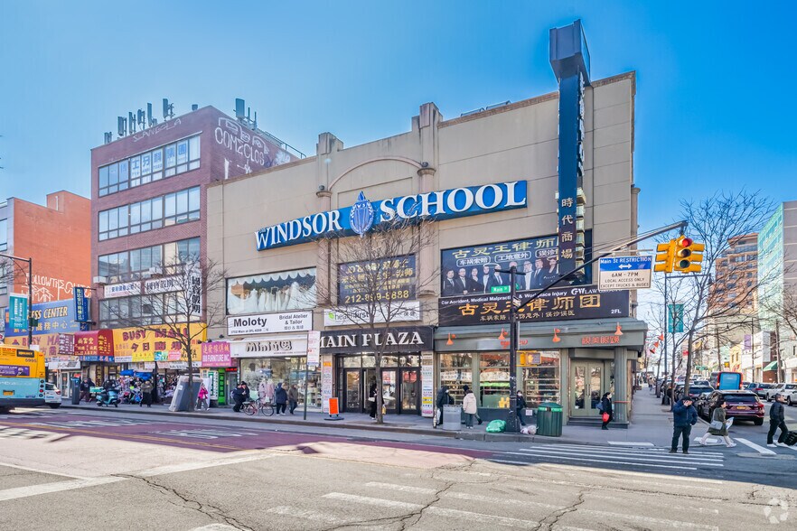 3702 Main St, Flushing, NY à louer - Photo du bâtiment - Image 3 de 6