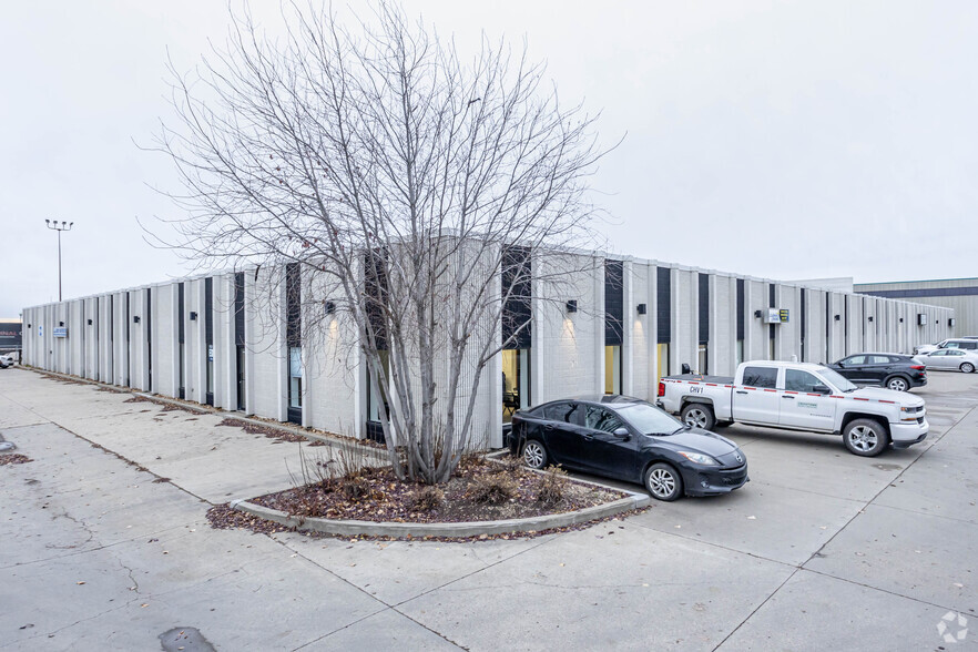 11328 182 St NW, Edmonton, AB for lease - Primary Photo - Image 1 of 3