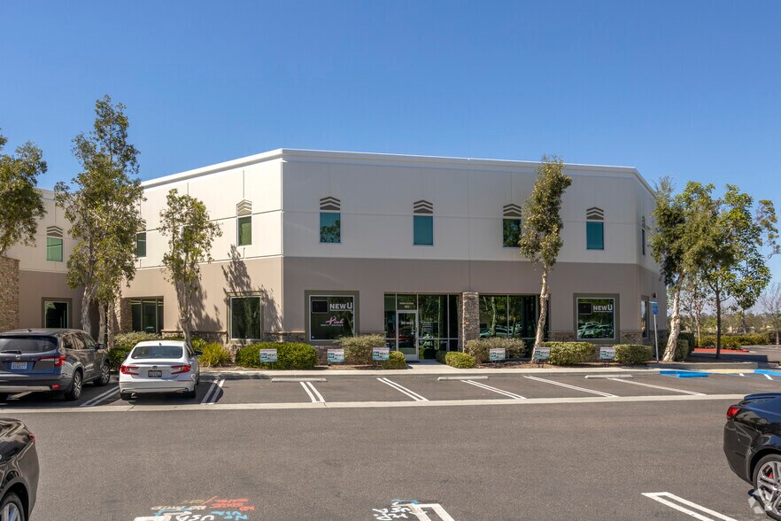 1315 Hot Springs Way, Vista, CA à vendre - Photo principale - Image 1 de 3