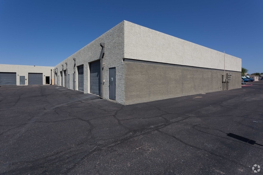7735 E Gelding Dr, Scottsdale, AZ à louer - Photo du bâtiment - Image 2 de 10