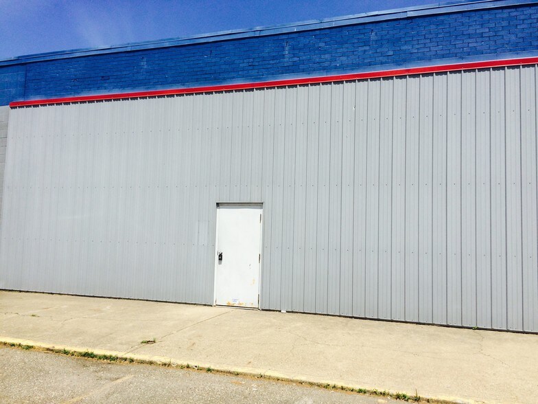 1109-1139 Bowers Ave NW, New Philadelphia, OH à louer - Photo du bâtiment - Image 3 de 4