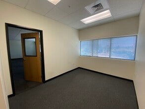 5250 High Banks Rd, Springfield, OR for lease Interior Photo- Image 2 of 4