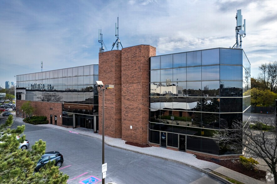1370 Don Mills Rd, Toronto, ON à louer - Photo du bâtiment - Image 2 de 7
