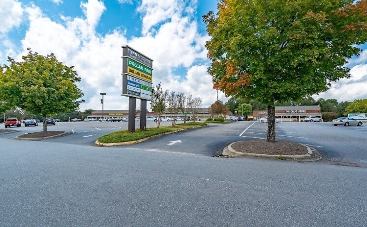 626-658 Center Dr, Lincolnton, NC à louer - Photo du bâtiment - Image 3 de 3