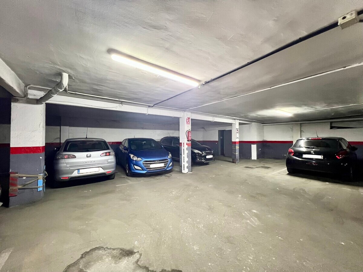 Madrid, MAD 28019 - Unit 1 - - Interior Photo - Image 2 of 5
