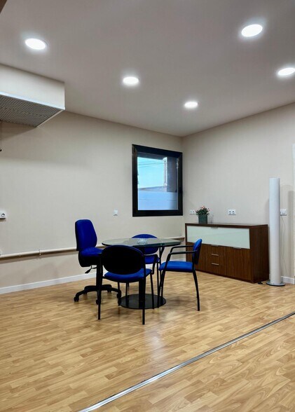 Office in Súria, Barcelona for lease - Interior Photo - Image 2 of 4