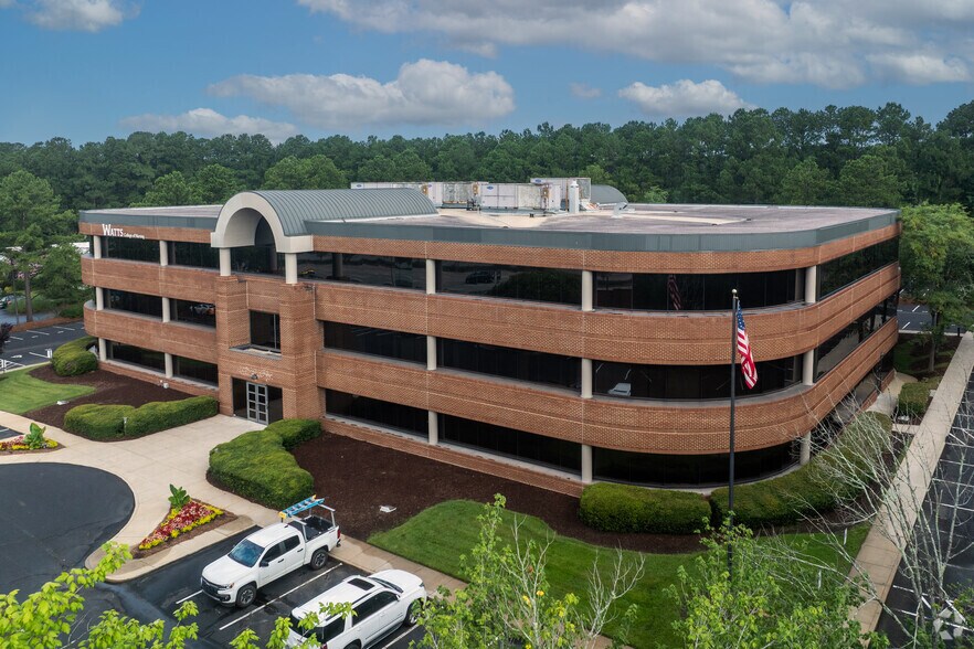 2828 Croasdaile Dr, Durham, NC à louer - Photo du bâtiment - Image 1 de 24