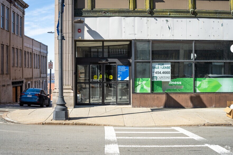 233-235 S Main St, Fall River, MA à vendre - Photo du bâtiment - Image 3 de 7