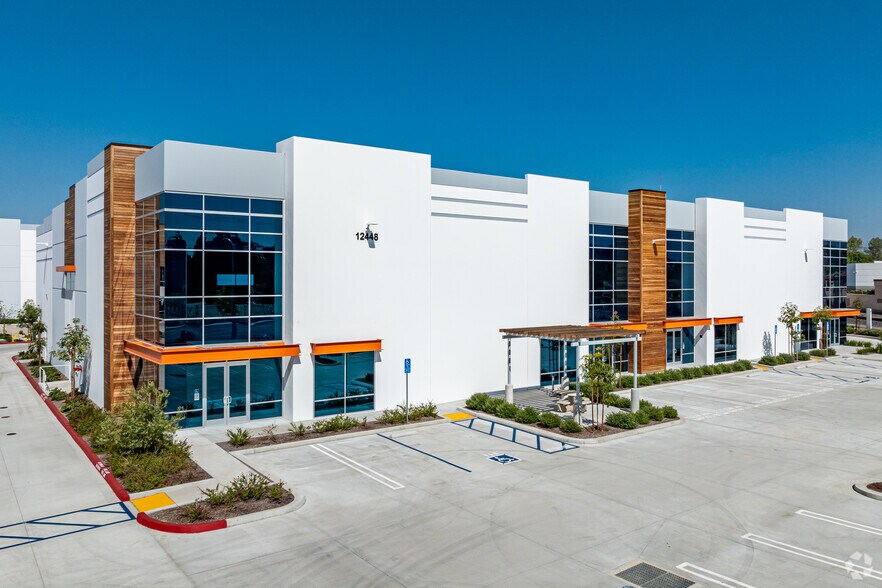 County Rd & East End Ave, Chino, CA à louer - Photo du bâtiment - Image 1 de 7