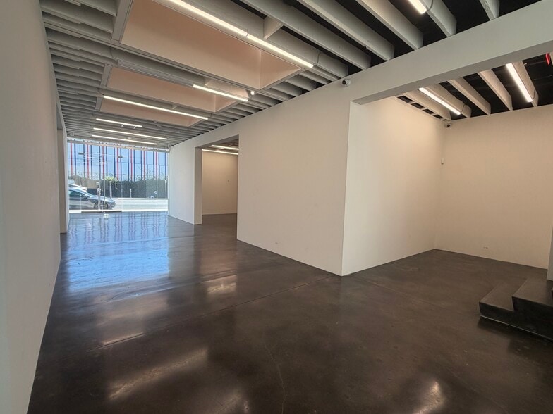 8115 Melrose Ave, Los Angeles, CA à louer - Photo du bâtiment - Image 2 de 17
