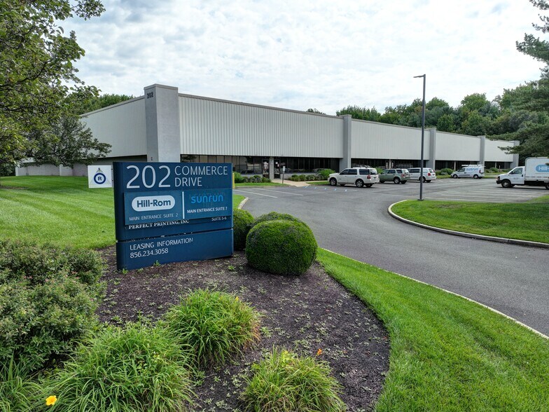 202 Commerce Dr, Moorestown, NJ à louer - Photo du bâtiment - Image 1 de 5