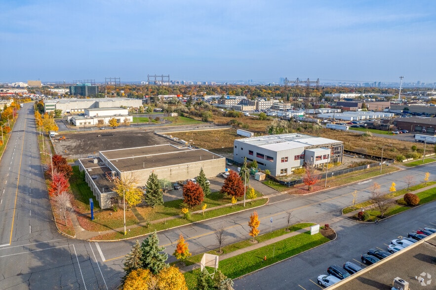 10 Vice Regent Blvd, Toronto, ON for sale - Building Photo - Image 2 of 22