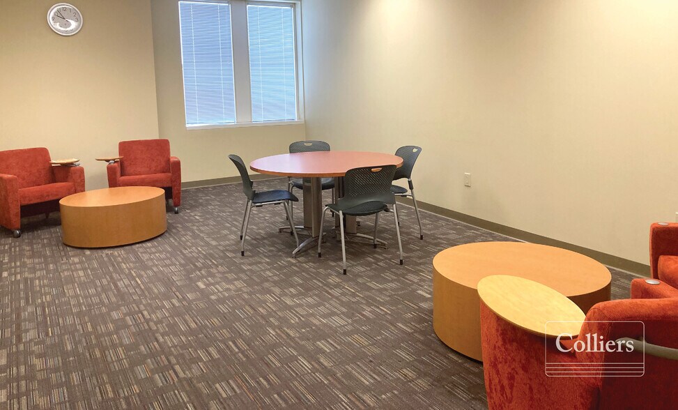 100 Gateway Corporate Blvd, Columbia, SC for sale - Interior Photo - Image 2 of 8