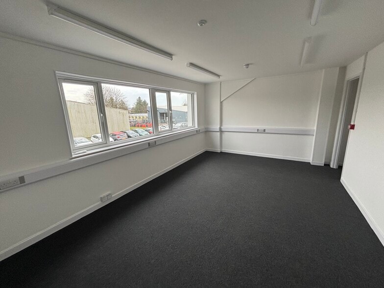 Kestrel Clos, Bridgend for lease - Interior Photo - Image 3 of 5