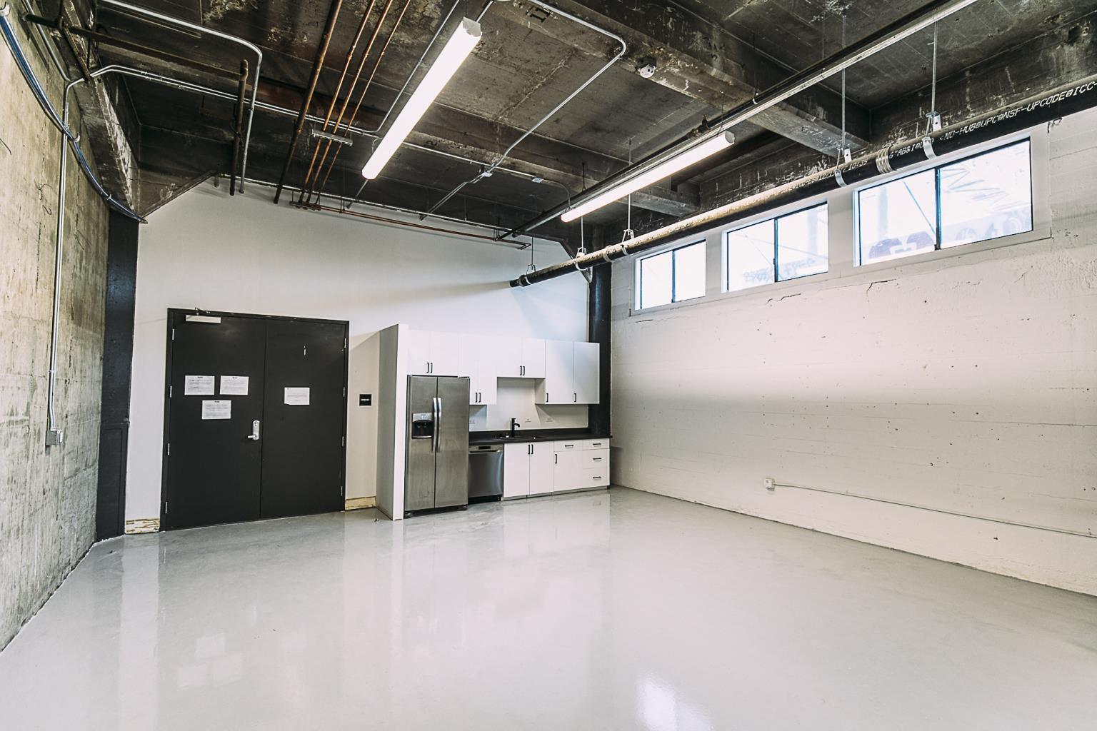 2744 E 11th St, Oakland, CA à louer Photo du bâtiment- Image 1 de 8