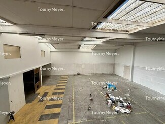 Plus de détails pour Local d'activités à louer