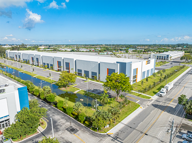 3055 Burris Rd, Davie, FL à louer - Photo du bâtiment - Image 2 de 28