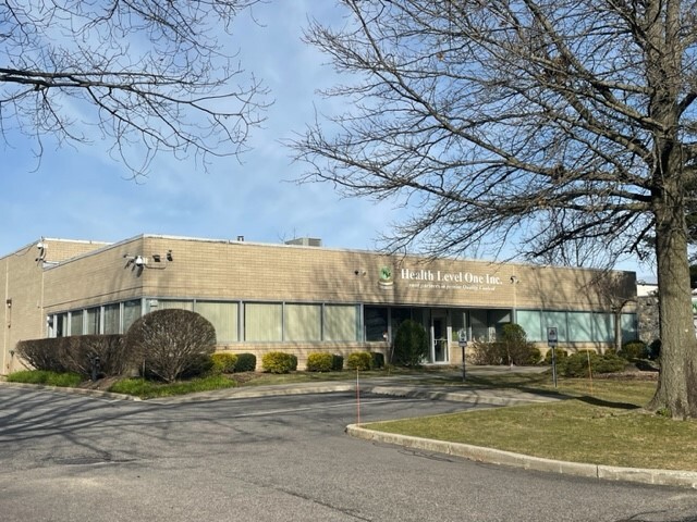 180 Adams Ave, Hauppauge, NY à louer - Photo du b timent - Image 1 de 2