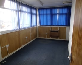 Mark Ln, Gravesend for lease Interior Photo- Image 1 of 2