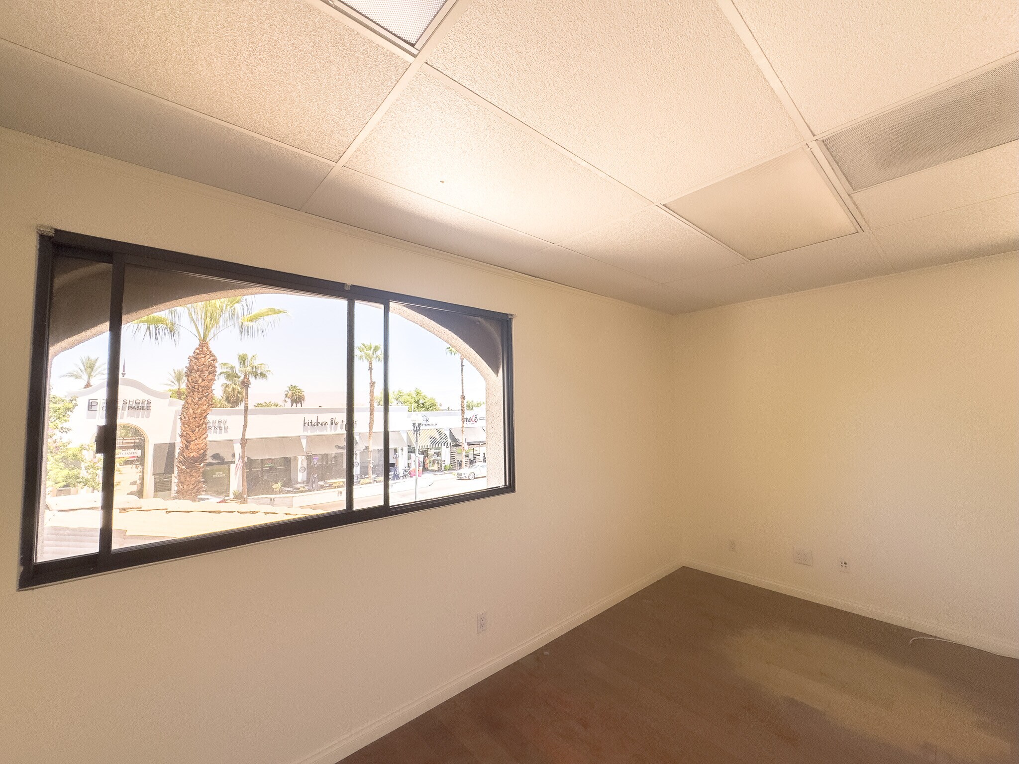 73111 El Paseo Dr, Palm Desert, CA for lease Interior Photo- Image 1 of 7