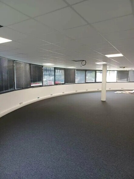 Office in Mérignac for lease - Building Photo - Image 1 of 11