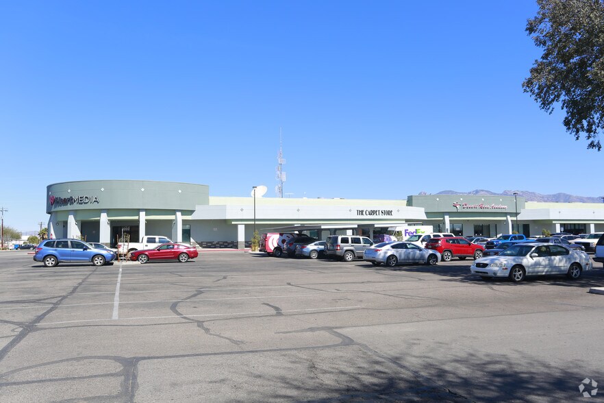 318-326 Fort Lowell Rd, Tucson, AZ à louer - Photo du bâtiment - Image 2 de 2