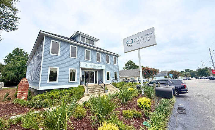 790 Johnnie Dodds Blvd, Mount Pleasant, SC à louer - Photo du bâtiment - Image 1 de 8