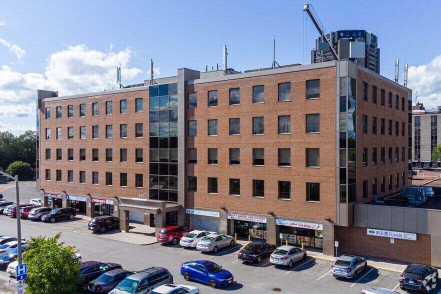 885 Meadowlands Dr, Ottawa, ON à louer - Photo du bâtiment - Image 2 de 7