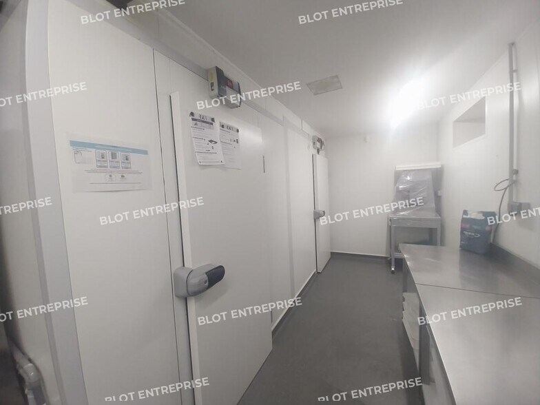 Flex in Quimper for lease - Interior Photo - Image 2 of 9