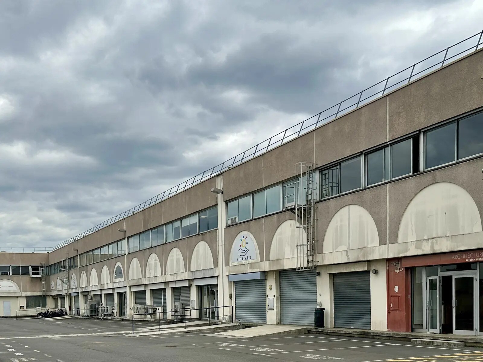 Retail in Ivry-sur-Seine for sale Building Photo- Image 1 of 8