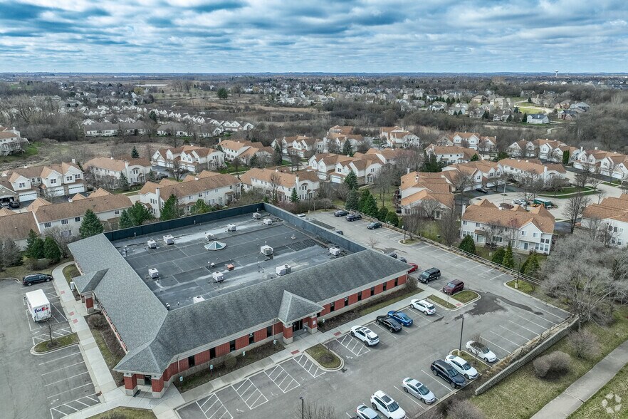 2971 Algonquin Rd, Algonquin, IL à louer - Photo du bâtiment - Image 3 de 6