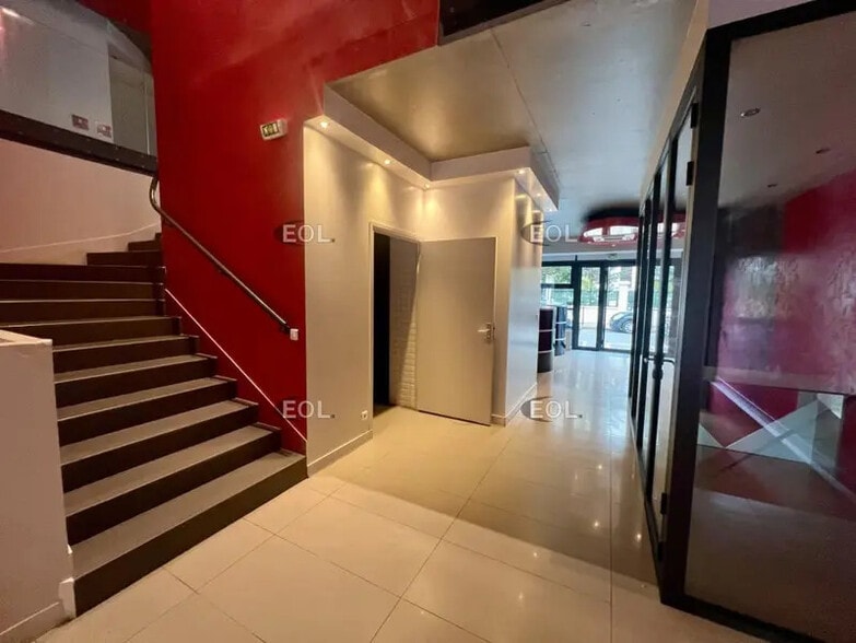 Office in Tremblay-en-France for sale - Interior Photo - Image 2 of 12