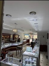 6610 Fresh Pond Rd, Ridgewood, NY à louer Photo intérieure- Image 2 de 7