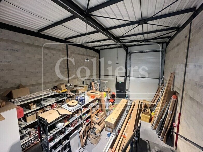 Flex in La Ciotat for lease - Interior Photo - Image 2 of 6