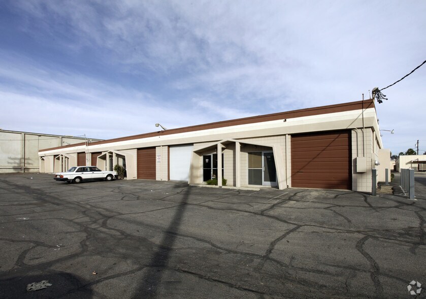 Leascon Industrial Park portefeuille de 2 propriétés à vendre sur LoopNet.ca - Photo principale - Image 1 de 3