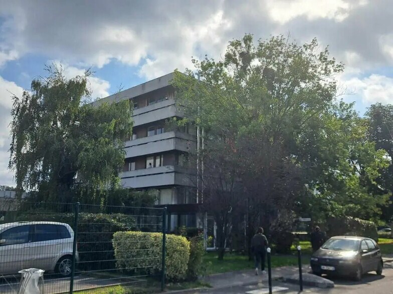 Office in Limeil-Brévannes for lease - Building Photo - Image 1 of 6