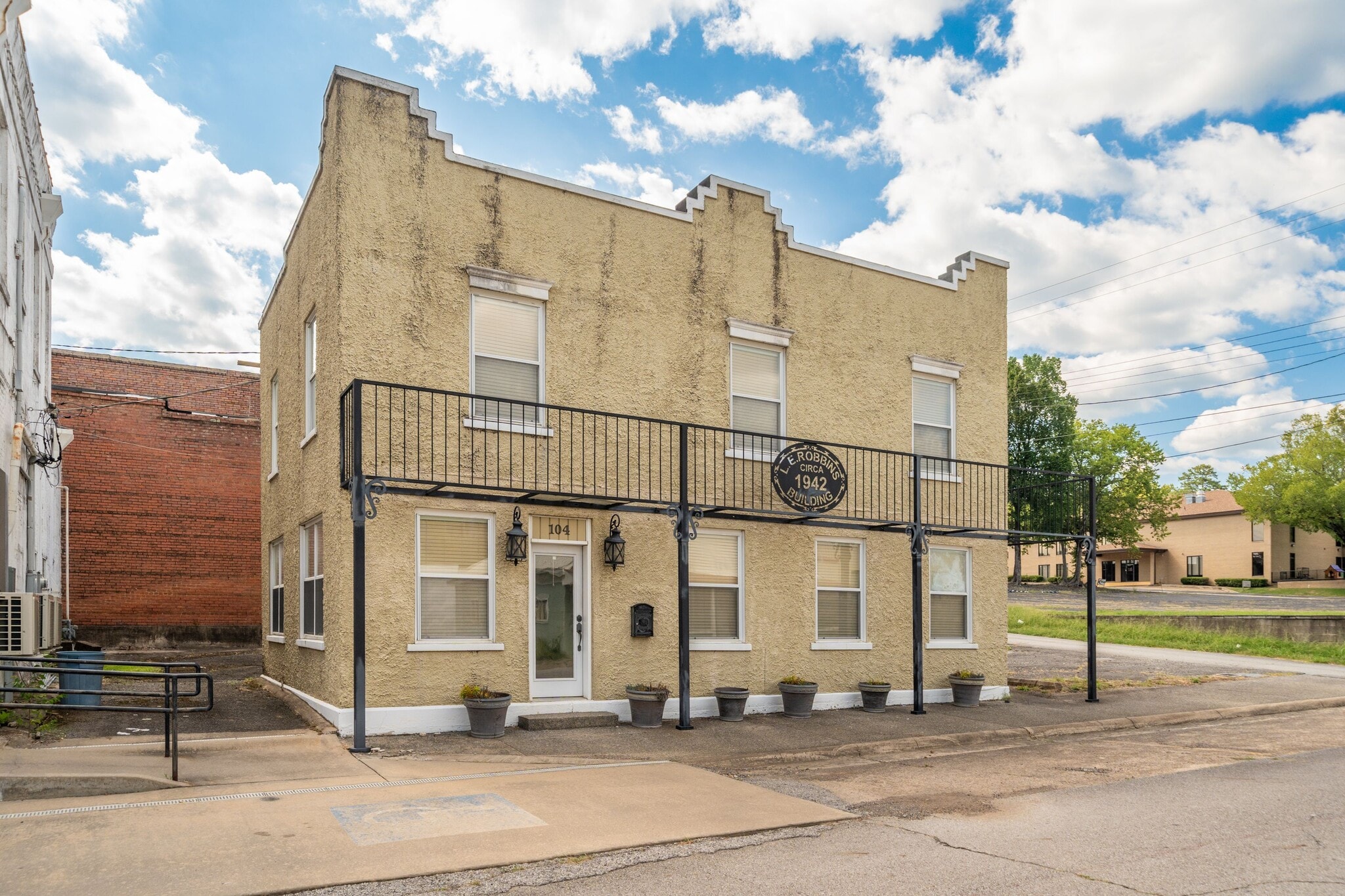 104 N 3rd St, Heber Springs, AR for sale Primary Photo- Image 1 of 43