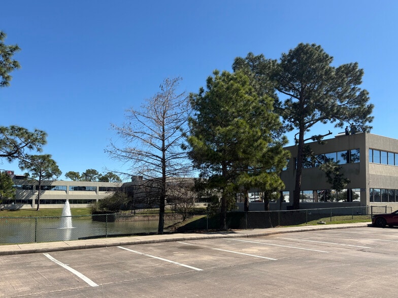 14011 Park Dr, Tomball, TX for lease - Building Photo - Image 2 of 28