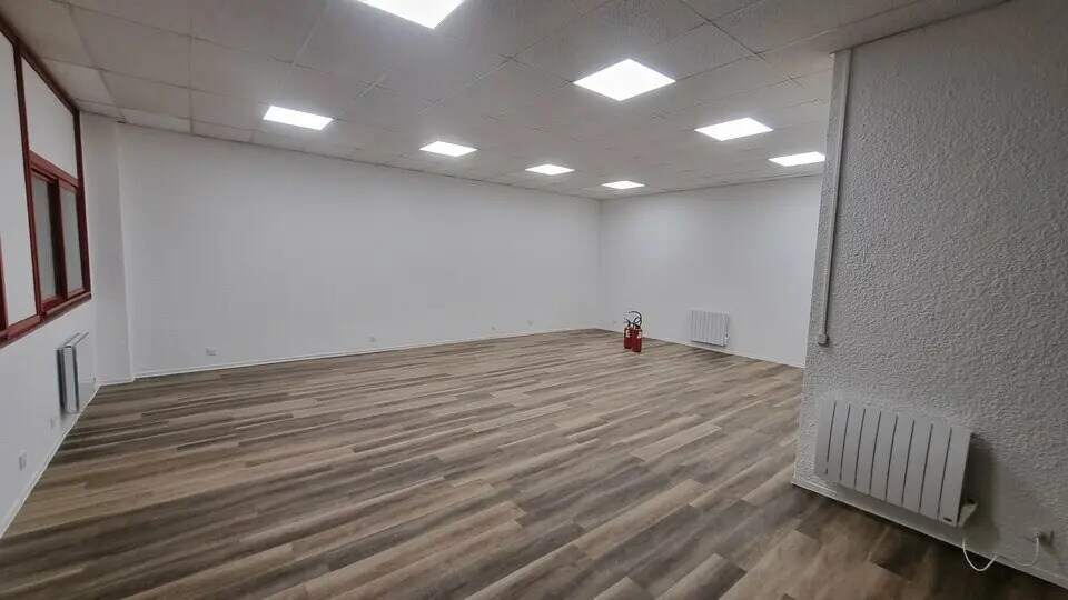 22 Bis Rue Des Malines, Lisses for lease - Interior Photo - Image 1 of 17