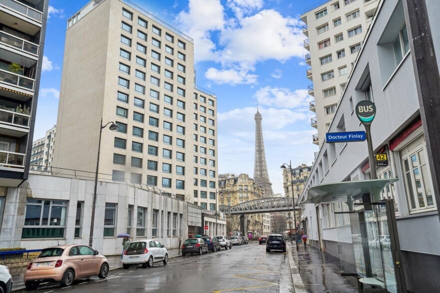 28-28 Rue Du Docteur Finlay, Paris for lease - Building Photo - Image 2 of 15