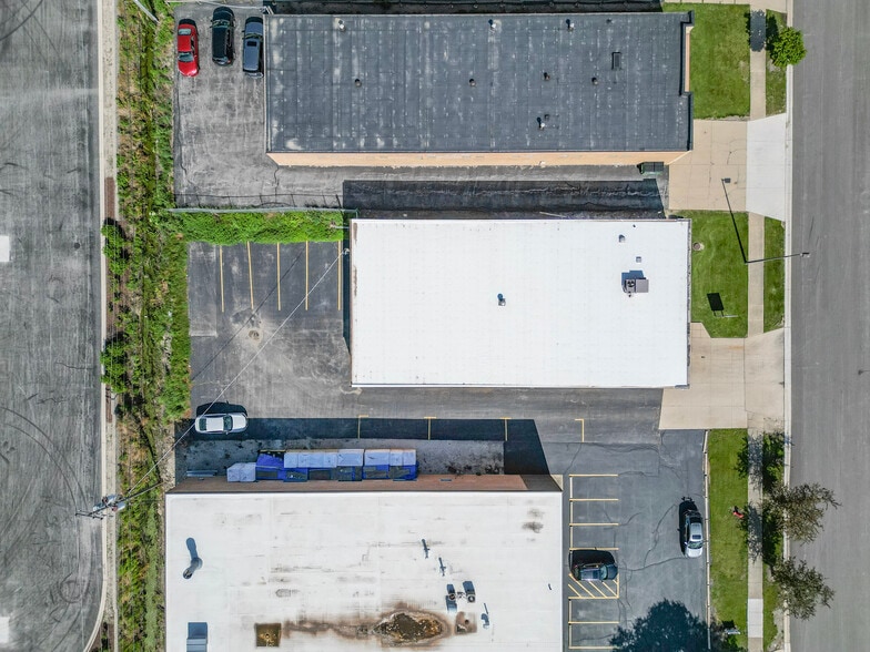 450 Bennett Rd, Elk Grove Village, IL à louer - Photo du bâtiment - Image 3 de 14
