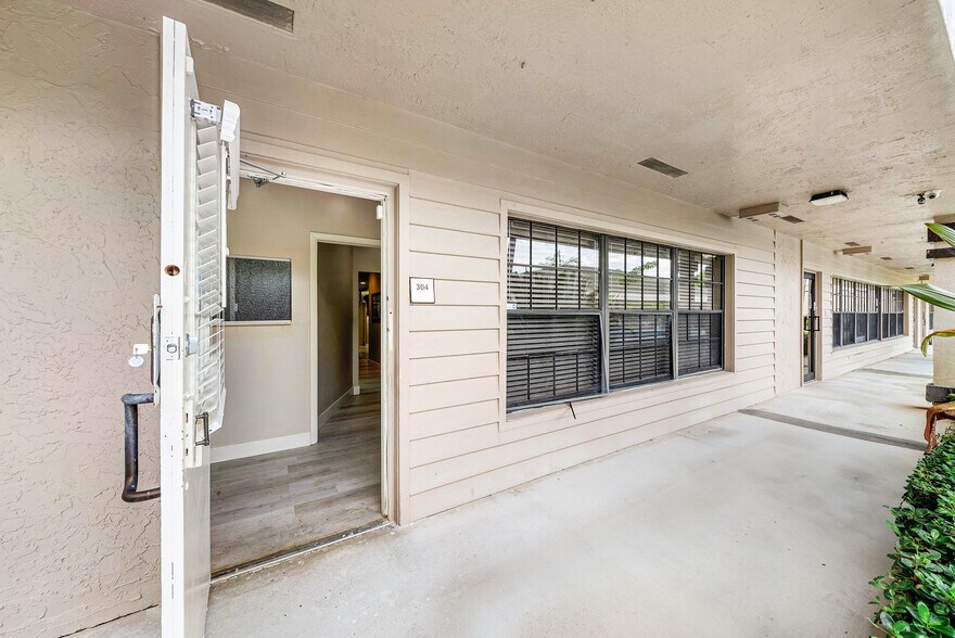 5341 W Atlantic Ave, Delray Beach, FL à louer - Photo du bâtiment - Image 2 de 6